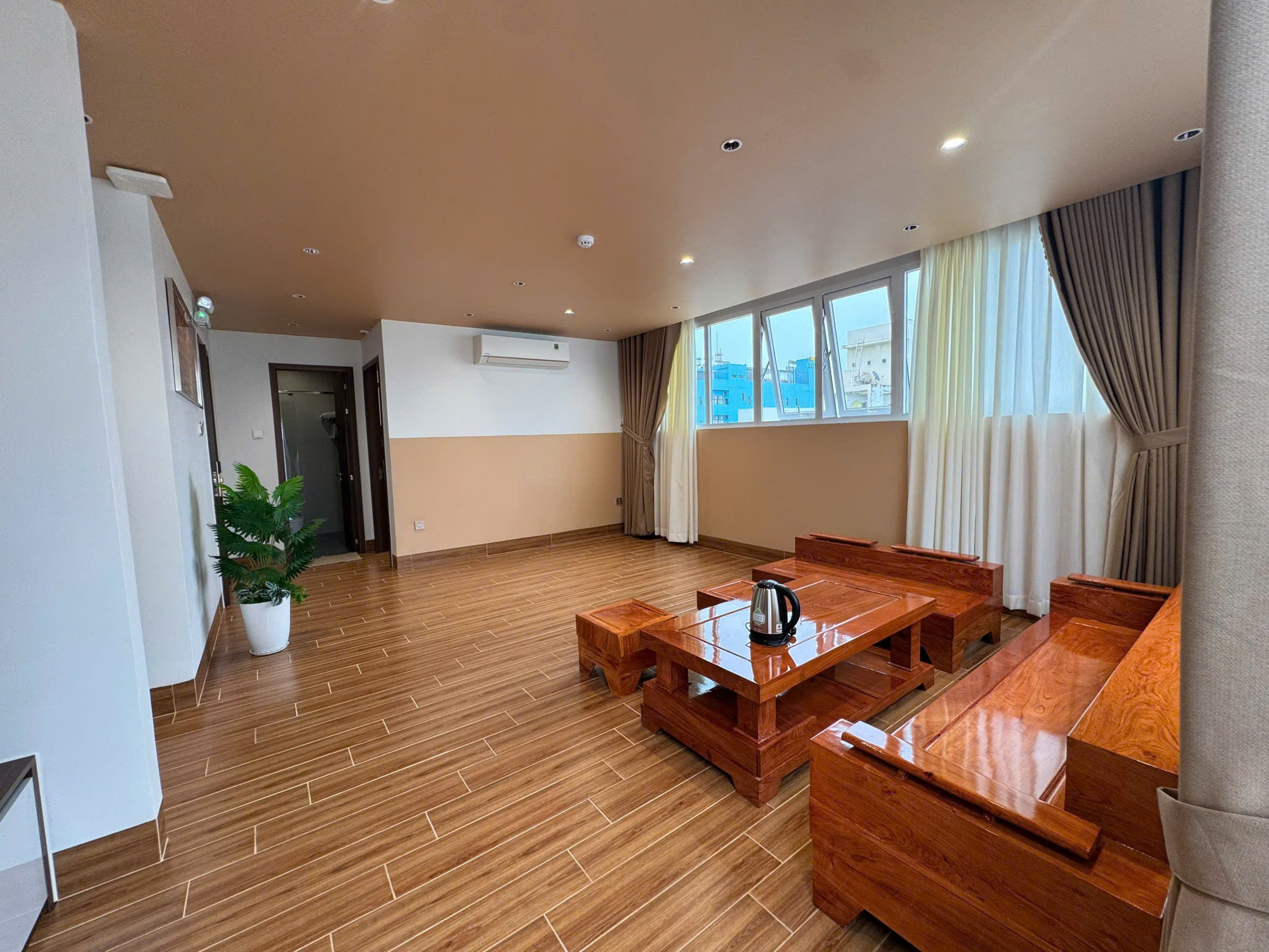 Phòng 401 - Family Suite: 2 PN + 1 PK Salon, TV 65"